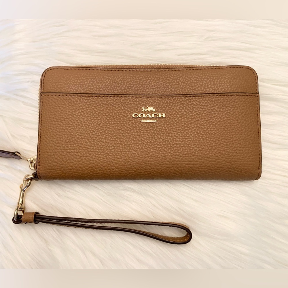 Coach Accordion Zippered Pebbled Leather Long Wristlet NWT